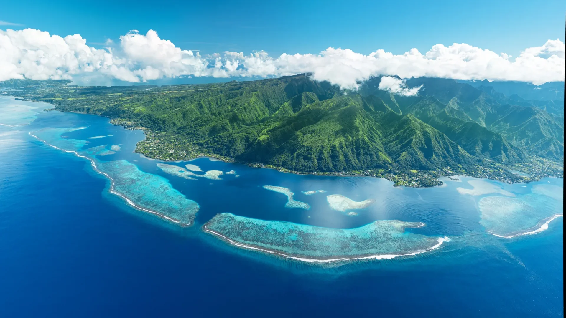 Tahiti from the sky © Grégoire Le Bacon _ LionAiles