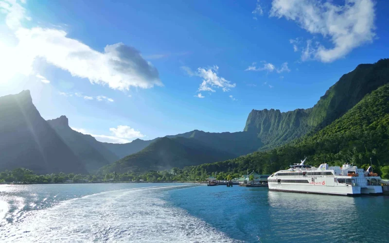 Port of Moorea_© Lei Tao