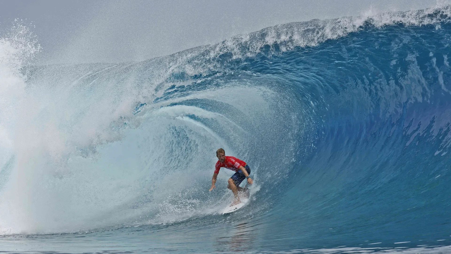 La mythique vague de Teahupo'o ©Steve Dickinson