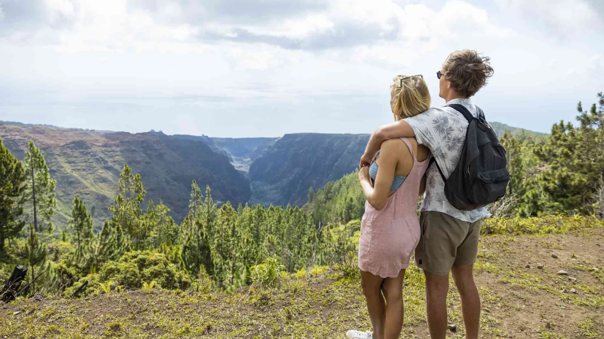 A romantic hike in the mountains of Nuku Hiva © Grégoire Le Bacon