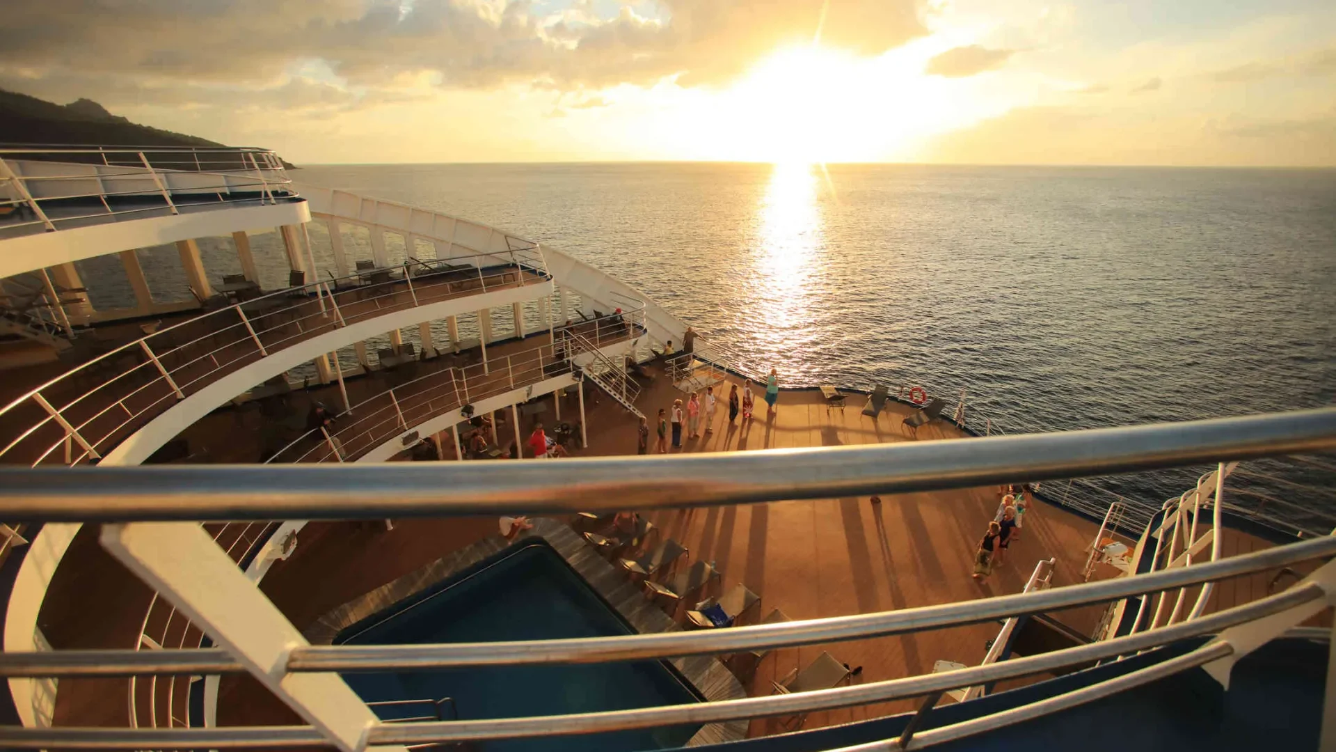 Aranui cruise boat in the waters of Tahuata with its sunset © Tahiti Tourisme