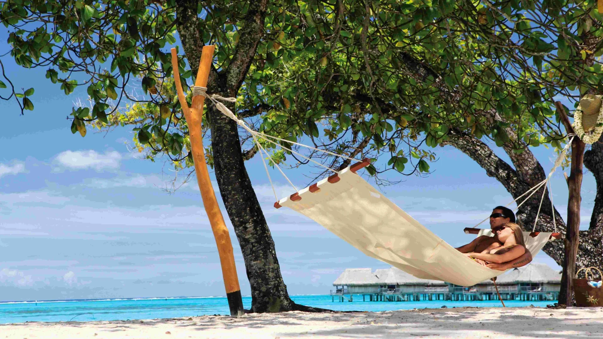 Relaxing on a white sandy beach in Moorea© Sofitel MOOREA Ia Ora Beach Resort