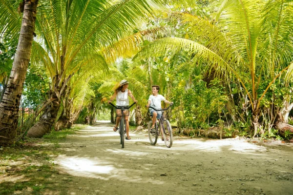 Bike riding © Hélène Havard