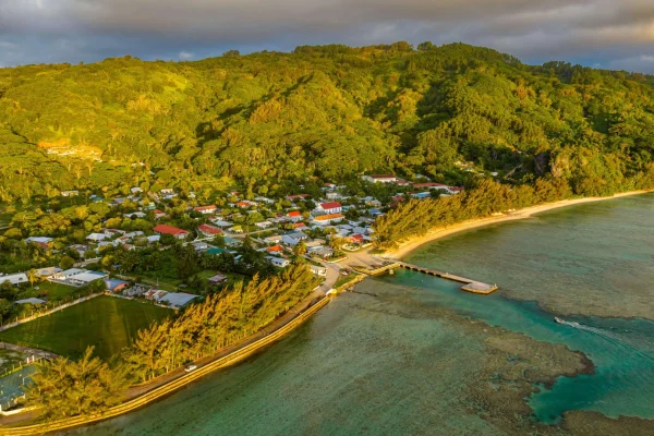 Vue sur l'île de Rurutu ©Michael Runkel